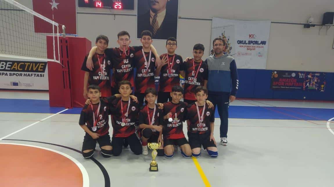 OKULUMUZ VOLEYBOL TAKIMLARININ BAŞARISI